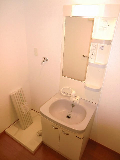 洗面設備　※別の同タイプのお部屋になります。
