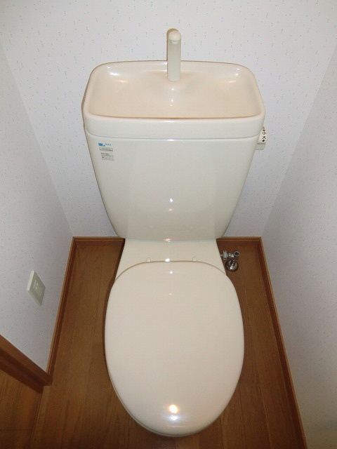 トイレ　※別の同タイプのお部屋になります。