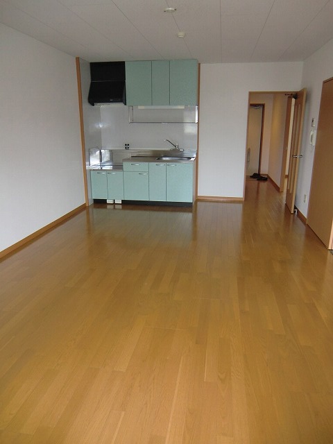 居室・リビング　※別の同タイプのお部屋になります。