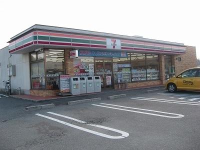 コンビニ　セブンイレブン三田下井沢店（コンビニ）まで705m
