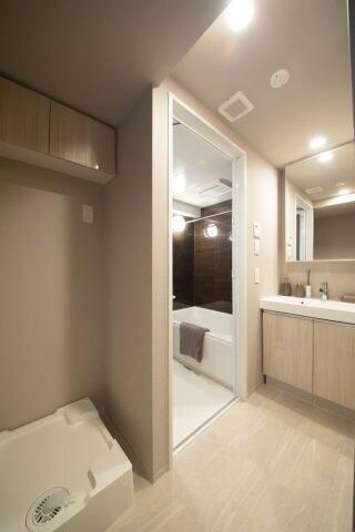 洗面設備　写真は同タイプ住居です。