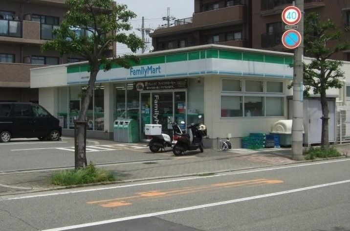 コンビニ　ファミリーマート尼崎大庄中通店（コンビニ）まで530m