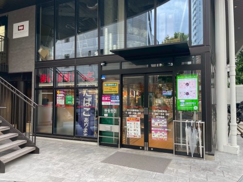 コンビニ　ナチュラルローソン代々木駅西店（コンビニ）まで123m