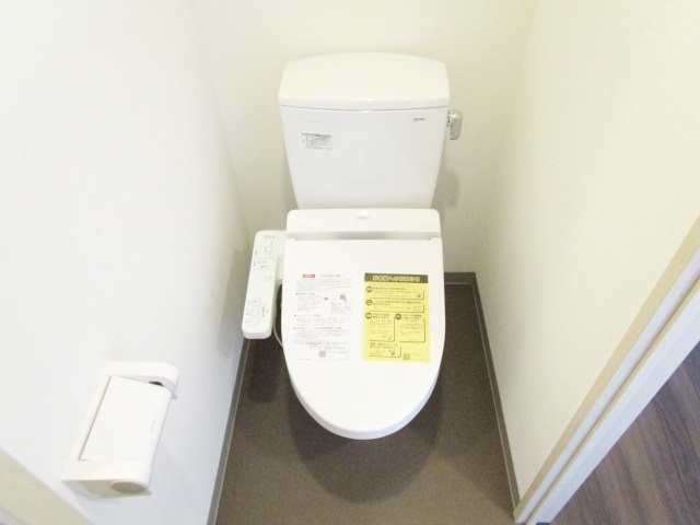 トイレ　温水洗浄機能付きトイレです