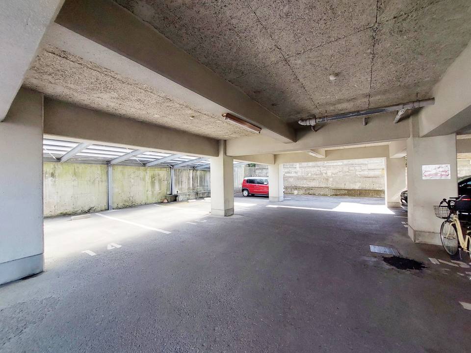 駐車場　駐車場