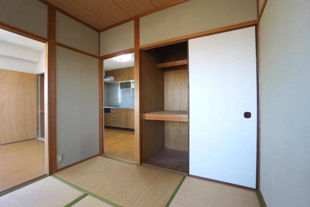 収納　押入れ
