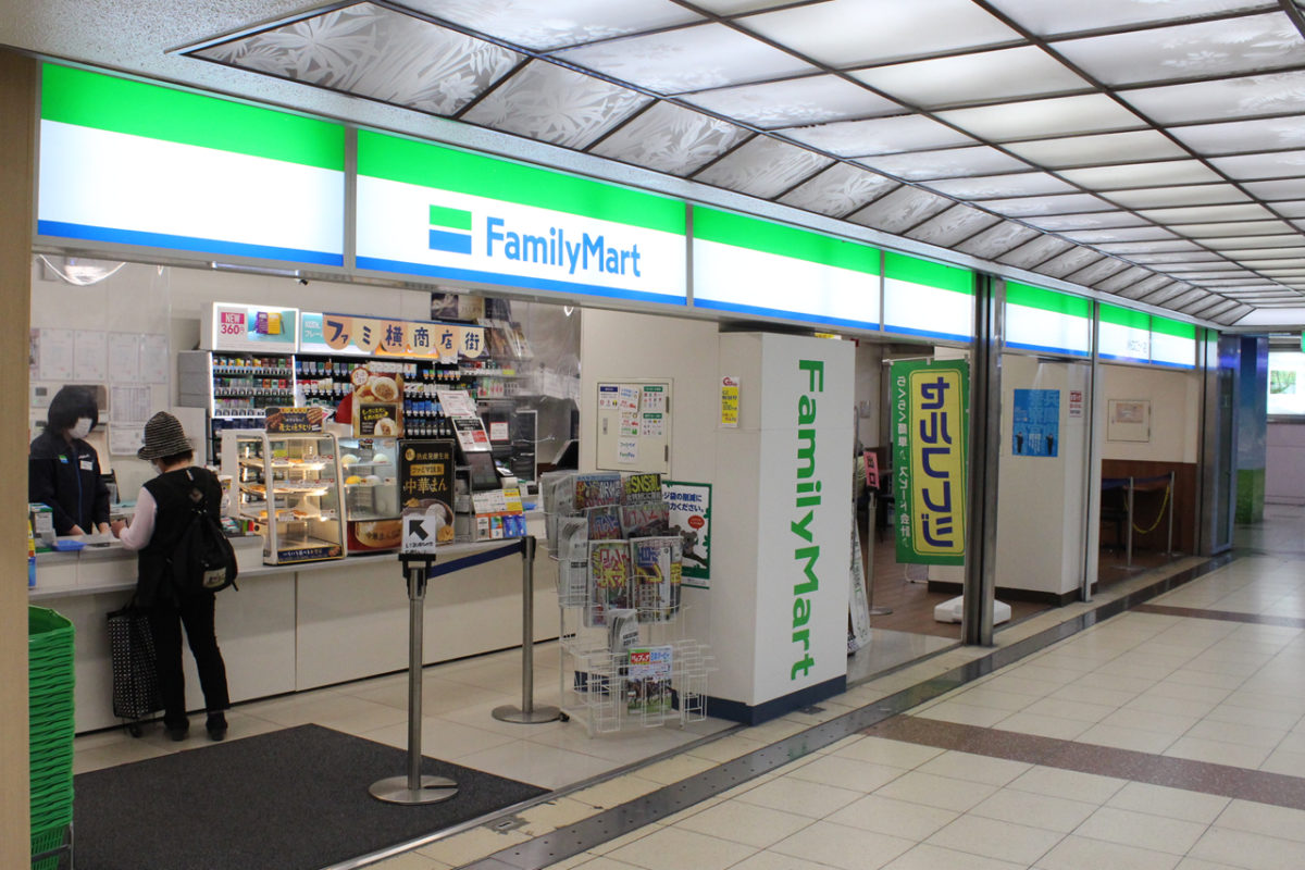 コンビニ　ファミリーマートメトロこうべ店（コンビニ）まで202m