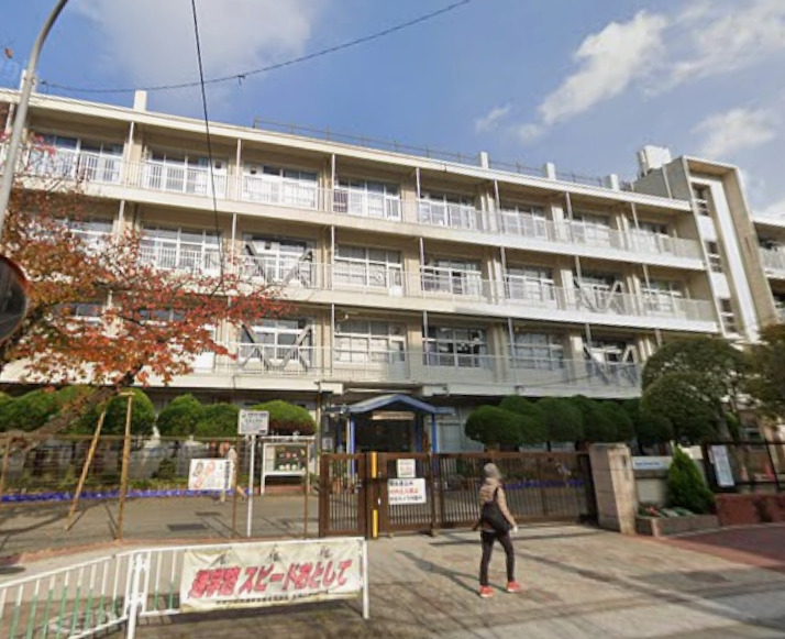 小学校　福岡市立赤坂小学校（小学校）まで1073m