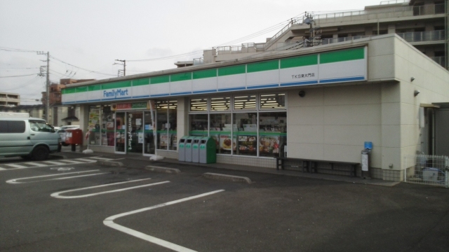 コンビニ　ファミマ　TKS東大門店（コンビニ）まで800m