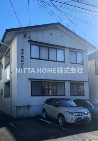 建物外観　駐車場１台無料◎外部物置も設置済み◇