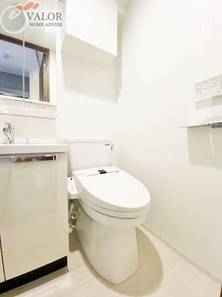 ブルーライン 吉野町駅 徒歩4分 9階建 築8年のトイレ写真