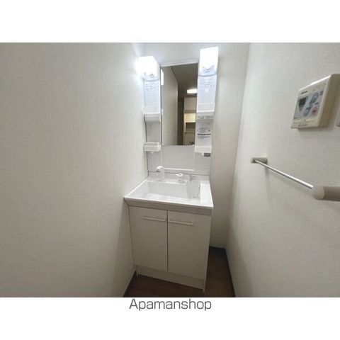 大垣市 3階建 築25年の内装写真