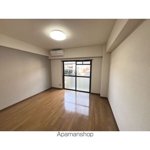 大垣市 3階建 築25年の居間写真