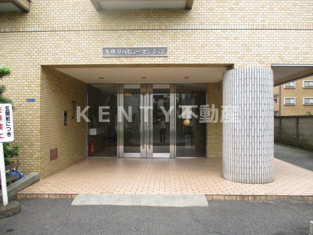 エントランス　落ち着いたエントランスです