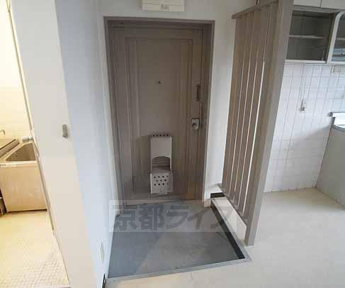 近鉄京都線 伏見駅 徒歩10分 3階建 築55年の玄関写真