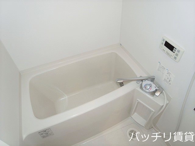 バス・シャワールーム　同型タイプの為、現状を優先いたします