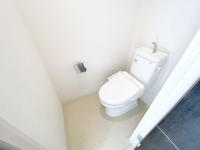 近鉄奈良線 大阪上本町駅 徒歩6分 8階建 築8年のトイレ写真