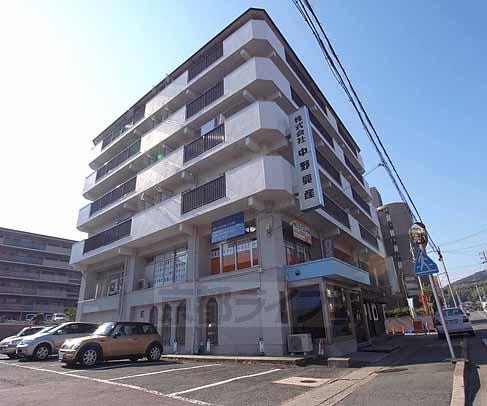 京都市伏見区醍醐大構町のマンションの建物外観