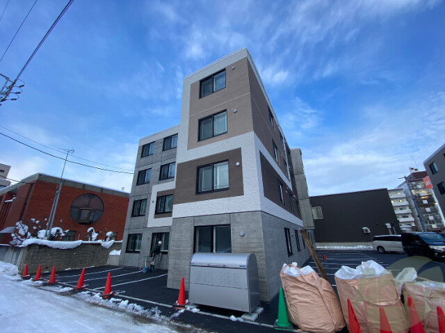 【札幌市中央区南十七条西のマンションの建物外観】