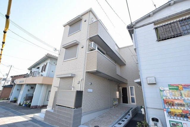 神戸市須磨区千守町のアパートの建物外観