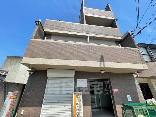 京都市山科区大宅細田町のマンションの建物外観