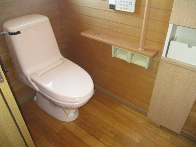 【於呂戸建てのトイレ】