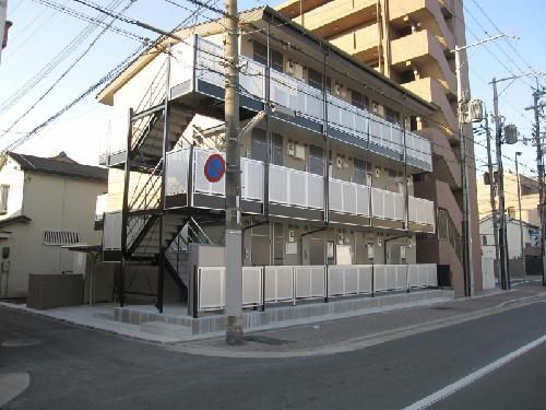 京都市南区東九条明田町のマンションの建物外観