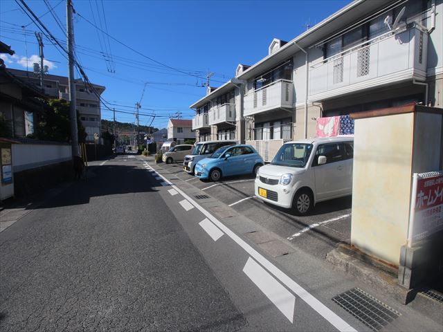 【ホワイトハイツC　★★の駐車場】