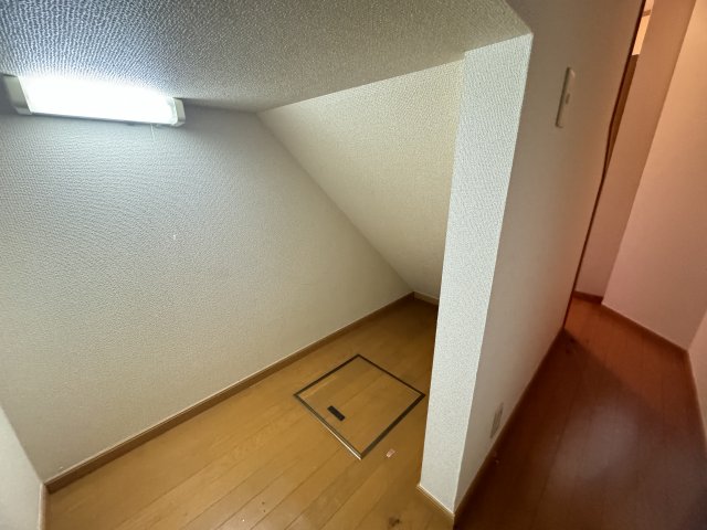 その他　1階玄関横収納