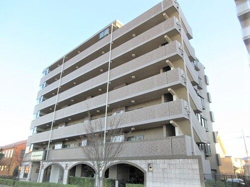 日野市万願寺のマンションの建物外観