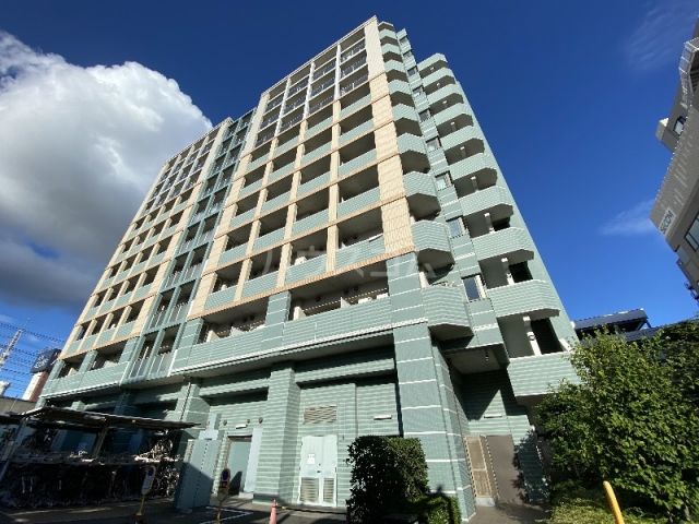 【船橋市本郷町のマンションの建物外観】