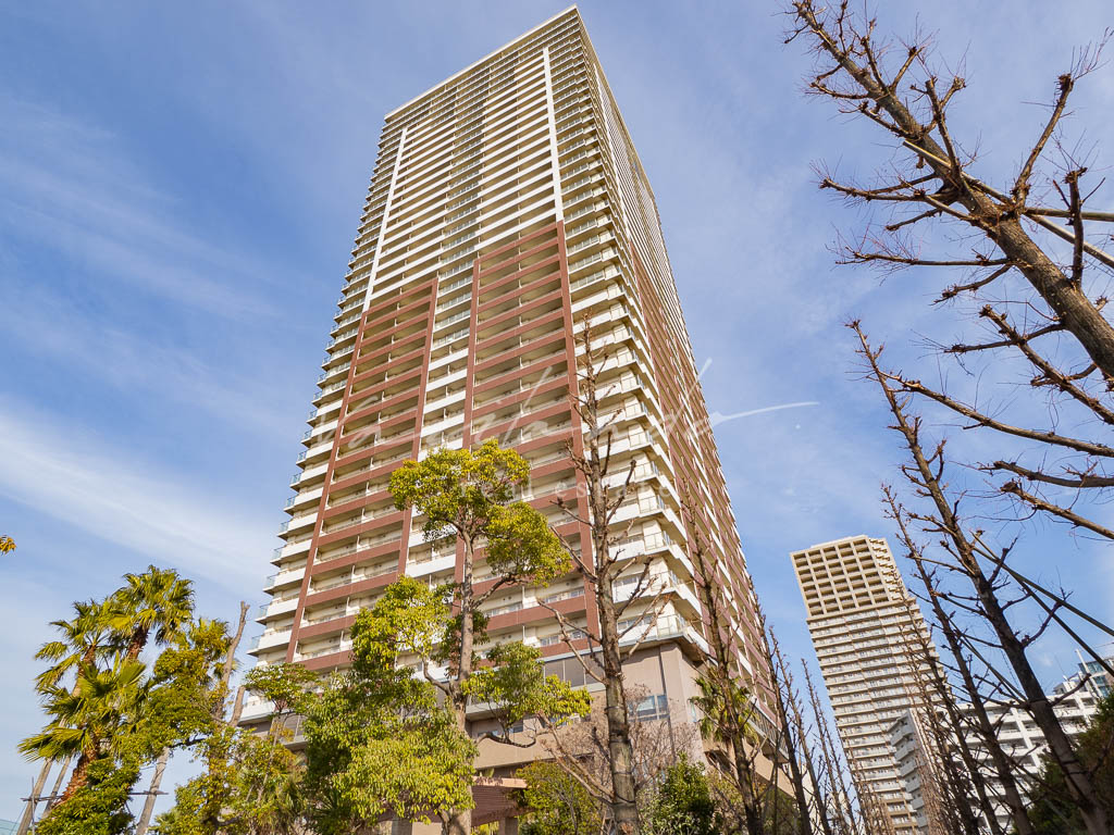 【ロイヤルパークスタワー南千住の建物外観】