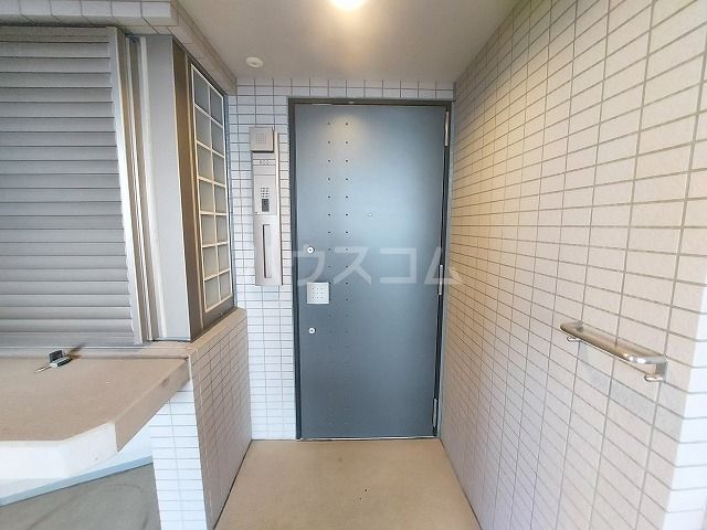 【名古屋市瑞穂区洲雲町のマンションの玄関】