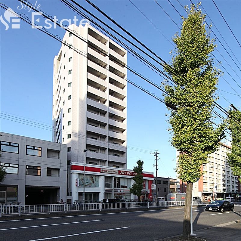 【名古屋市北区城見通のマンションの建物外観】