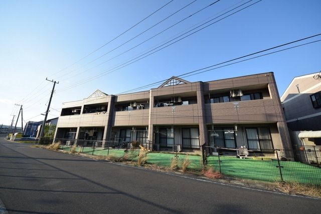 比企郡滑川町月の輪のアパートの建物外観