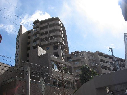 吹田市桃山台のマンションの建物外観