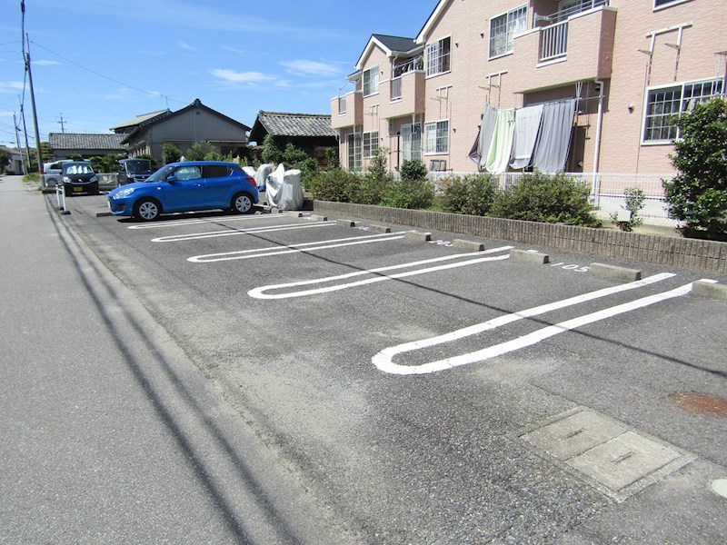 【カーサエスタ参番館の駐車場】