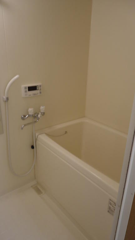 バス・シャワールーム　シャワー、給湯リモコン付き