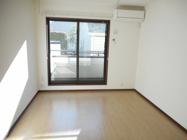 居室・リビング　こちらの居間で趣味の時間をお楽しみください