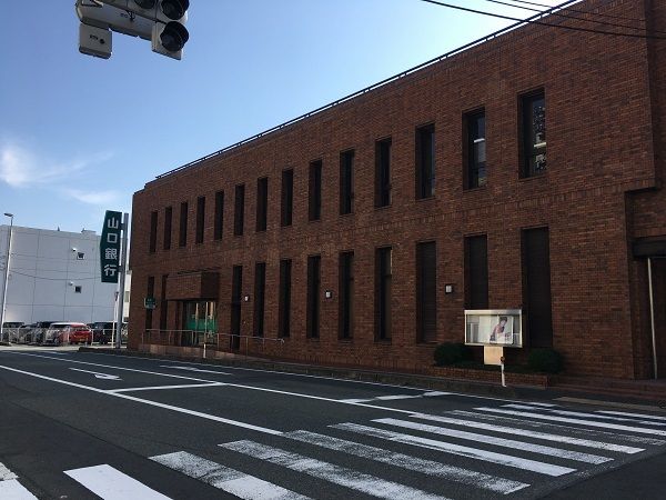 銀行　山口銀行小郡支店（銀行）まで750m