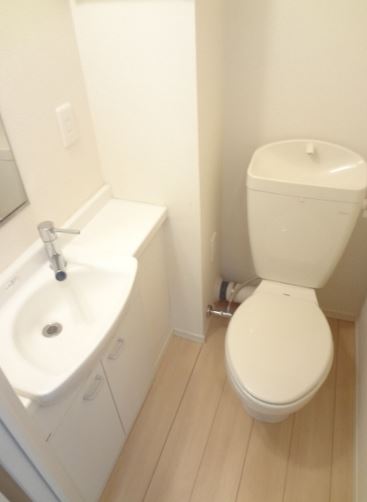 トイレ　清潔感のある水回り♪