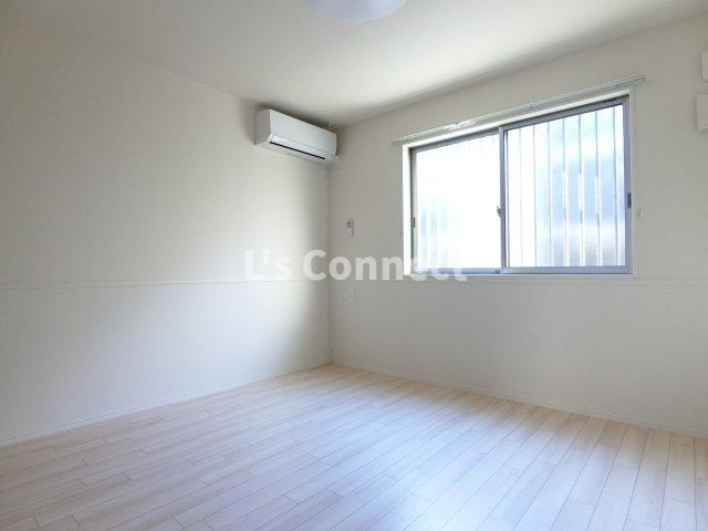 その他部屋・スペース　洋室にもエアコン付きです。