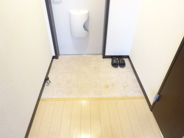 玄関　同物件別部屋イメージ写真