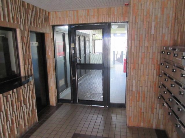 ロビー　ロビ*です。