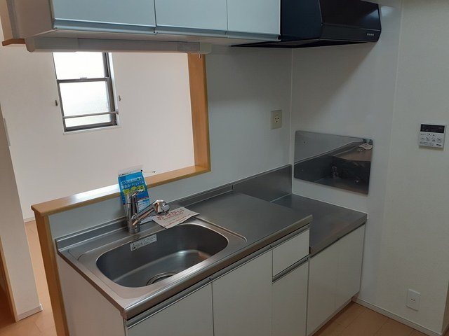 キッチン　コンパクトなキッチンで掃除もラクラク