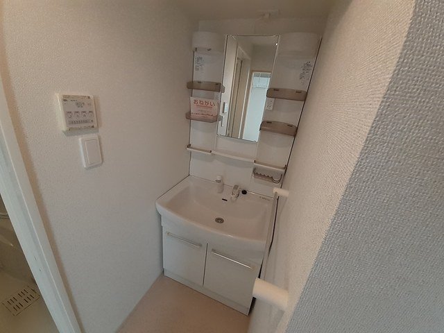 洗面設備　使いやすい洗面所です