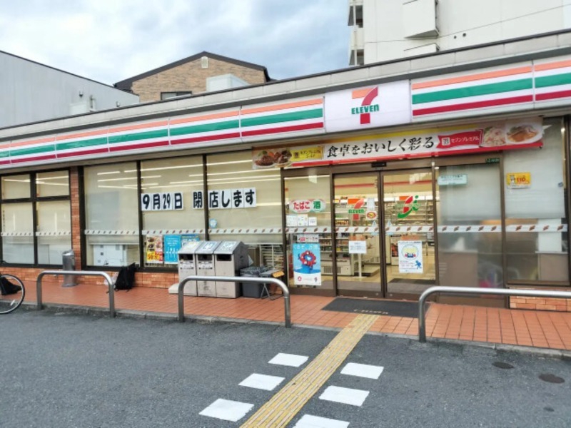 コンビニ　セブンイレブン船場心斎橋筋店（コンビニ）まで142m