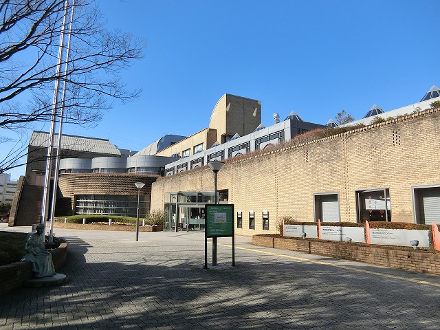 図書館　市川市中央図書館（図書館）まで657m