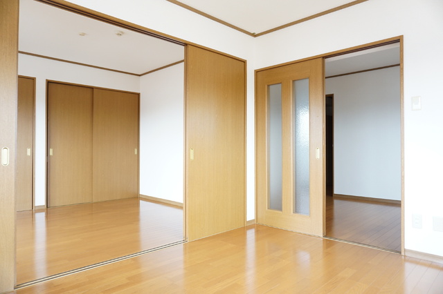 居室・リビング　南側洋室６帖※同タイプ参考写真