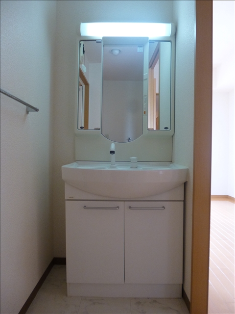 洗面設備　シャワー付洗面台